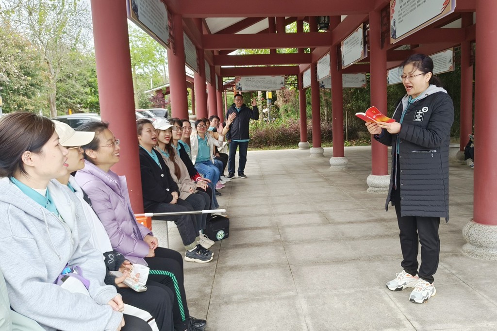 廣西胸科(kē)醫(yī)院機關第一黨支部開展“再遊廉政教育基地·黨的二十大知識搶答(dá)賽”主題黨日活動